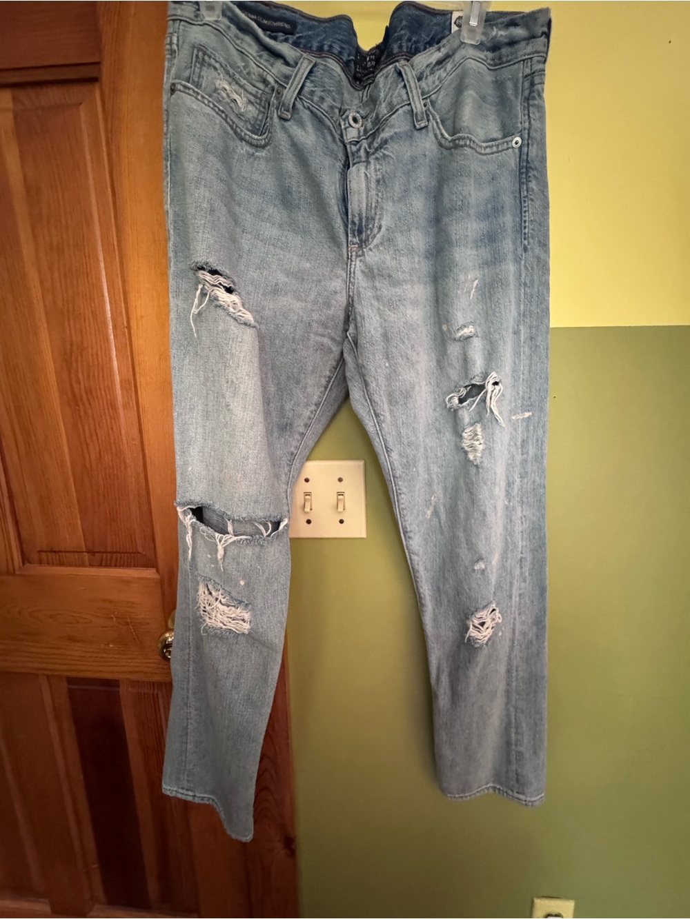 Lucky Brand Men's Light Wash Distressed Straight Jeans